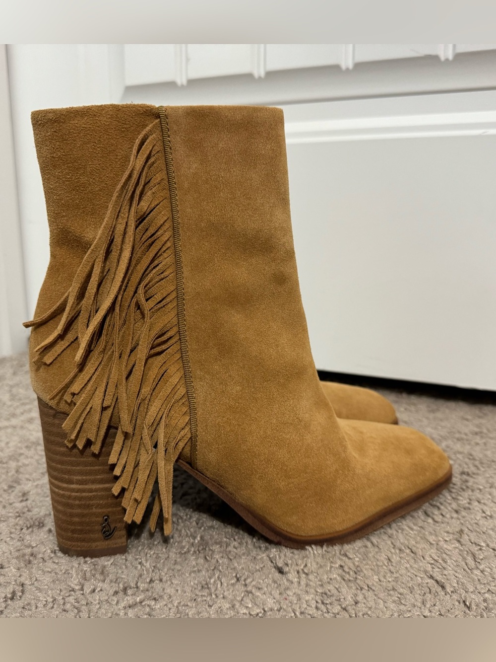 Pretty Sam Edelman size 7 camel suede fringe Ona booties new